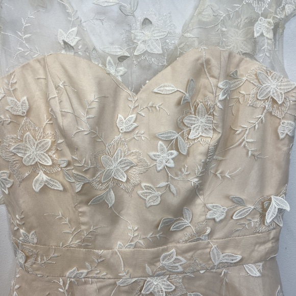 Modcloth Chi Chi London Eyes On The Bride Creme Embroidered Floral Dress Size 6 - Picture 5 of 9